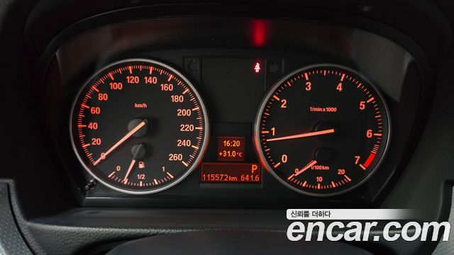 BMW 3-Series 2011 — photo 8