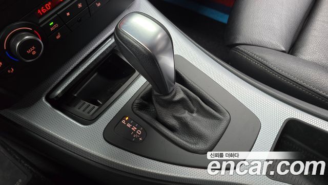 BMW 3-Series 2011 — photo 9