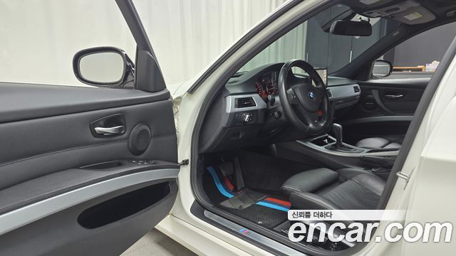 BMW 3-Series 2011 — photo 10