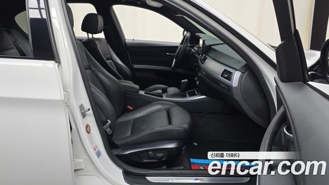 BMW 3-Series 2011 — photo 11