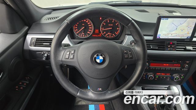 BMW 3-Series 2011 — photo 13