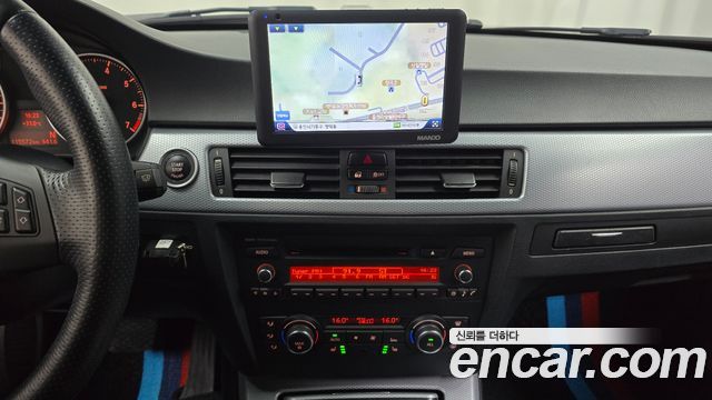 BMW 3-Series 2011 — photo 14