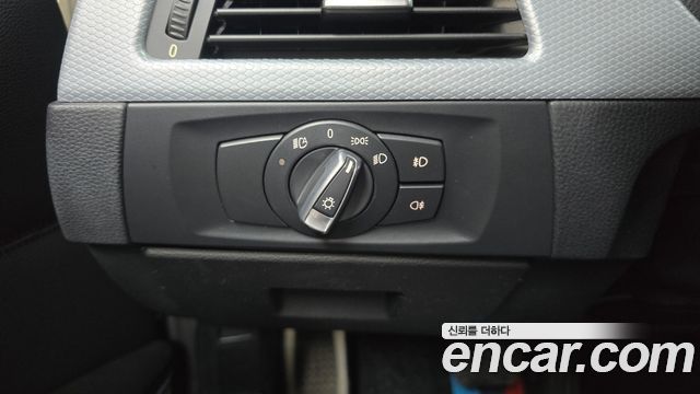 BMW 3-Series 2011 — photo 16