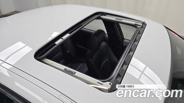 BMW 3-Series 2011 — photo 17