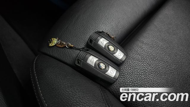 BMW 3-Series 2011 — photo 18