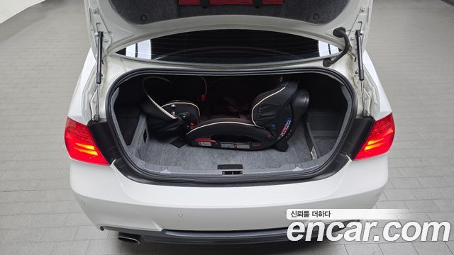 BMW 3-Series 2011 — photo 20