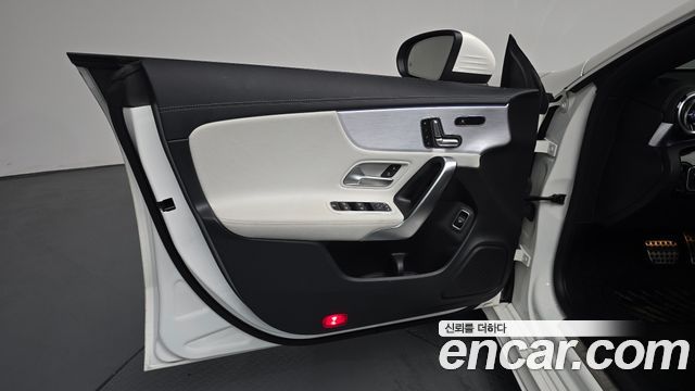 Mercedes-Benz CLA-Class 2020 — photo 14