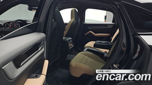 Porsche Cayenne 2025 — photo 18
