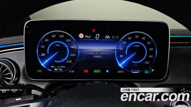 Mercedes-Benz EQE 2023 — photo 11