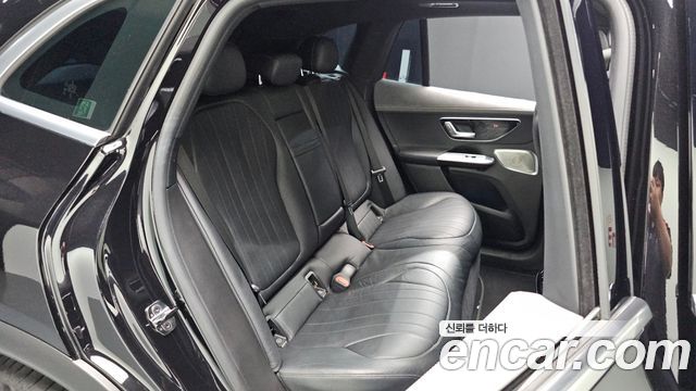 Mercedes-Benz EQE 2023 — photo 17
