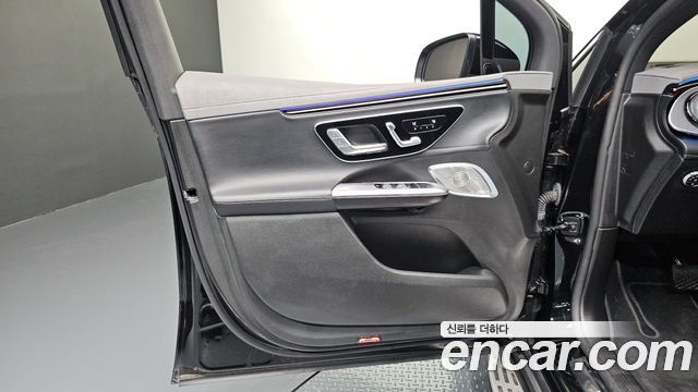 Mercedes-Benz EQE 2023 — photo 14