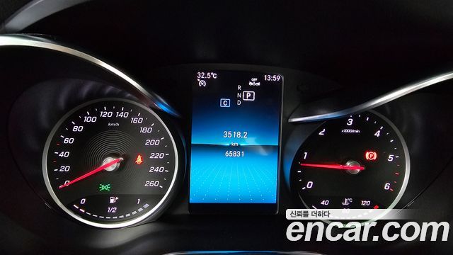 Mercedes-Benz C-Class 2019 — photo 11