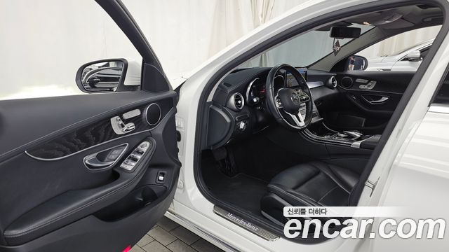 Mercedes-Benz C-Class 2019 — photo 13