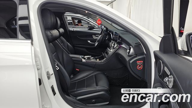 Mercedes-Benz C-Class 2019 — photo 17