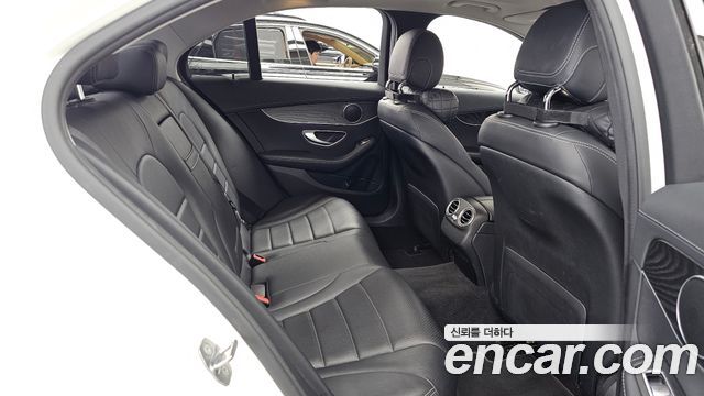 Mercedes-Benz C-Class 2019 — photo 18