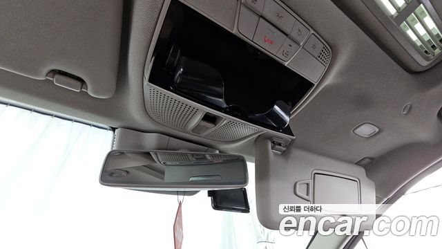 Mercedes-Benz C-Class 2019 — photo 24