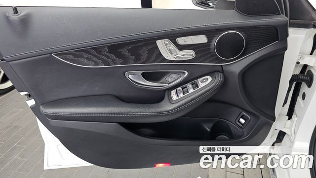 Mercedes-Benz C-Class 2019 — photo 14