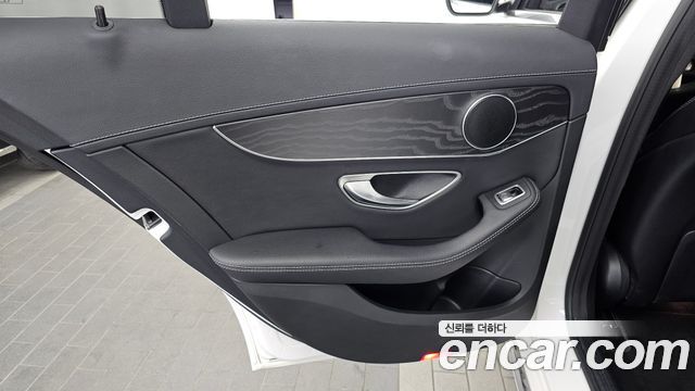 Mercedes-Benz C-Class 2019 — photo 15