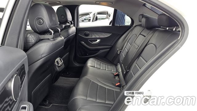 Mercedes-Benz C-Class 2019 — photo 16