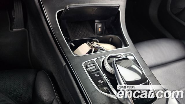 Mercedes-Benz C-Class 2019 — photo 27