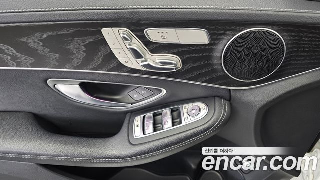 Mercedes-Benz C-Class 2019 — photo 28