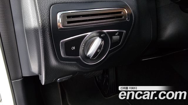 Mercedes-Benz C-Class 2019 — photo 30