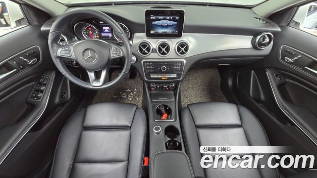 Mercedes-Benz GLA-Class 2019 — photo 10