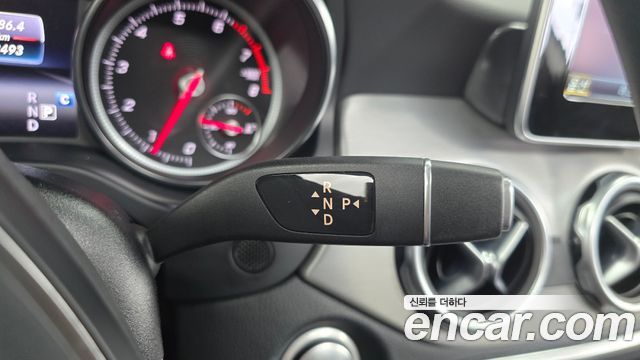 Mercedes-Benz GLA-Class 2019 — photo 12