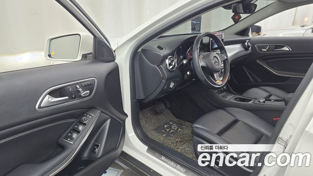 Mercedes-Benz GLA-Class 2019 — photo 13