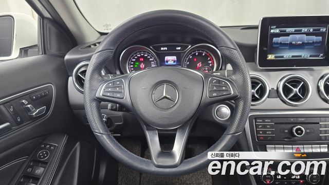 Mercedes-Benz GLA-Class 2019 — photo 18