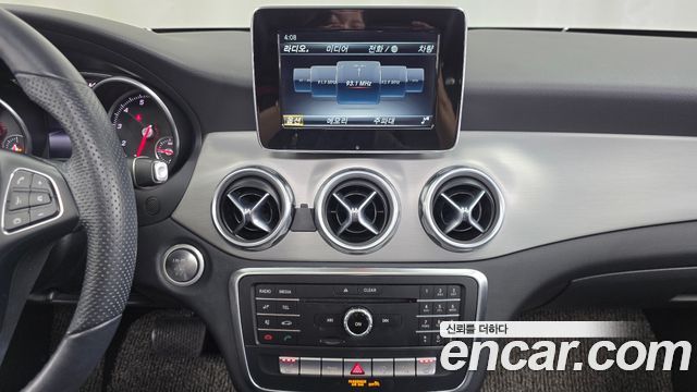 Mercedes-Benz GLA-Class 2019 — photo 19