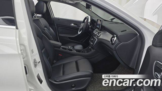Mercedes-Benz GLA-Class 2019 — photo 16