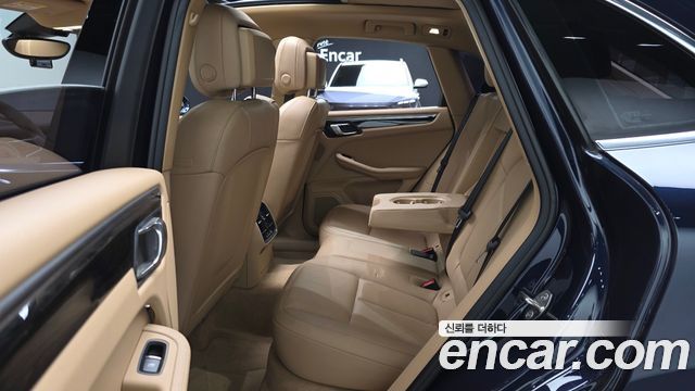 Porsche Macan 2017 — photo 12