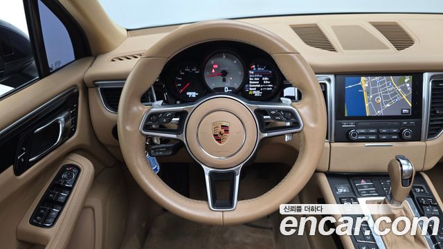 Porsche Macan 2017 — photo 14