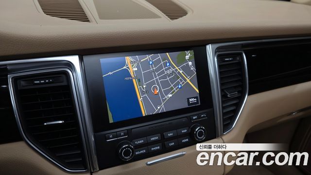 Porsche Macan 2017 — photo 15