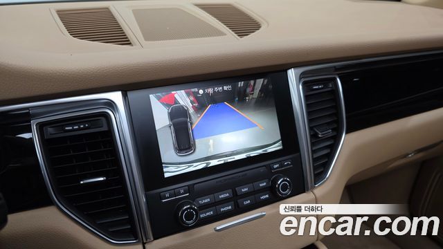 Porsche Macan 2017 — photo 16