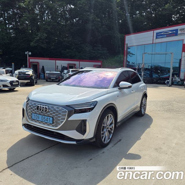 Audi Q4 e-tron 2025 — photo 2