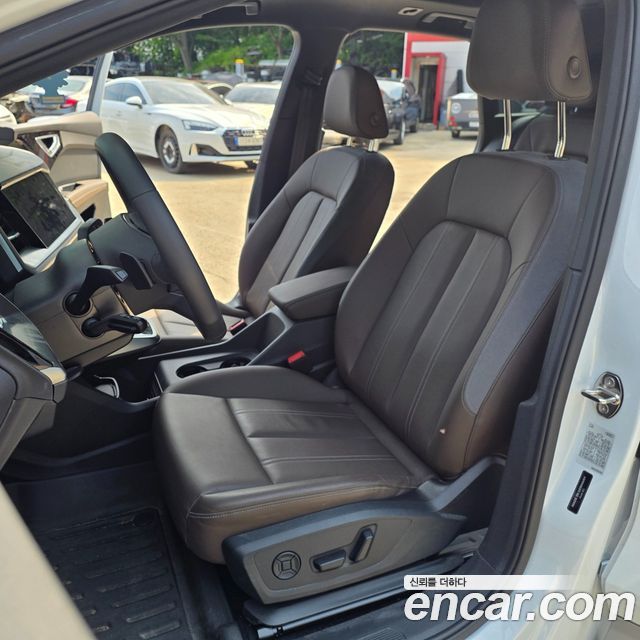 Audi Q4 e-tron 2025 — photo 8