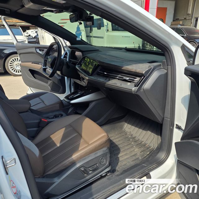 Audi Q4 e-tron 2025 — photo 9
