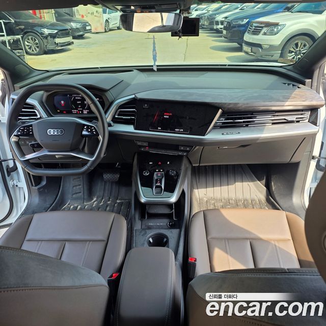 Audi Q4 e-tron 2025 — photo 10