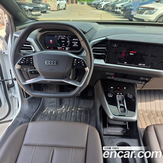 Audi Q4 e-tron 2025 — photo 11