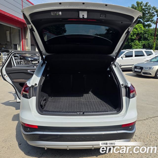 Audi Q4 e-tron 2025 — photo 12