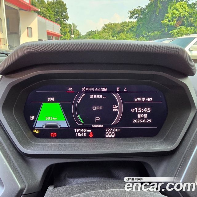 Audi Q4 e-tron 2025 — photo 13