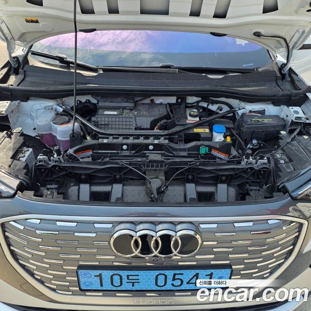 Audi Q4 e-tron 2025 — photo 17