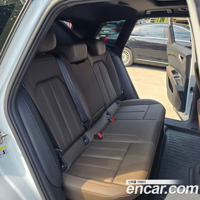 Audi Q4 e-tron 2025 — photo 19