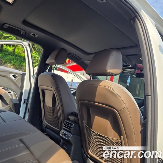Audi Q4 e-tron 2025 — photo 20