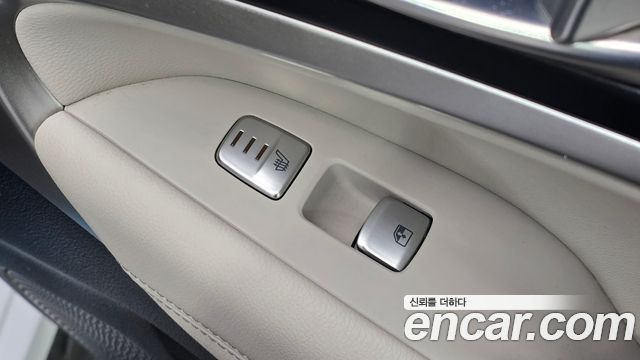 Genesis G70 2023 — photo 28