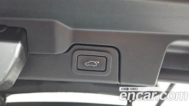 Land Rover Range Rover Evoque 2019 — photo 24