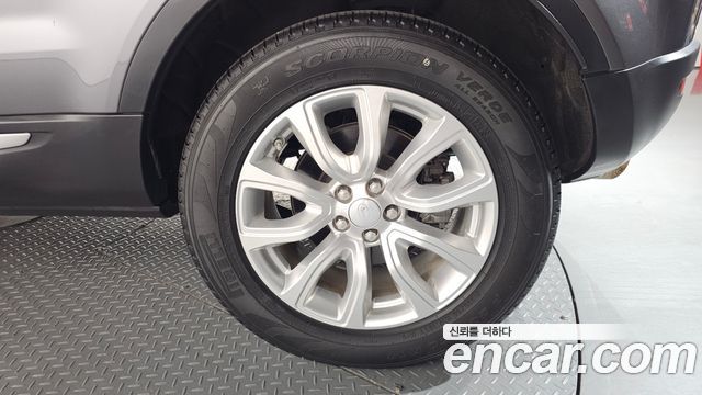 Land Rover Range Rover Evoque 2019 — photo 7