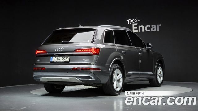 Audi Q7 2021 — photo 2